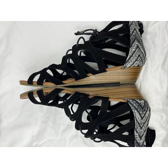 Minnetonka Sandals Black Suede Women’s Size 8 Slip On  Comfort Summer Shoes Flat - Picture 7 of 11